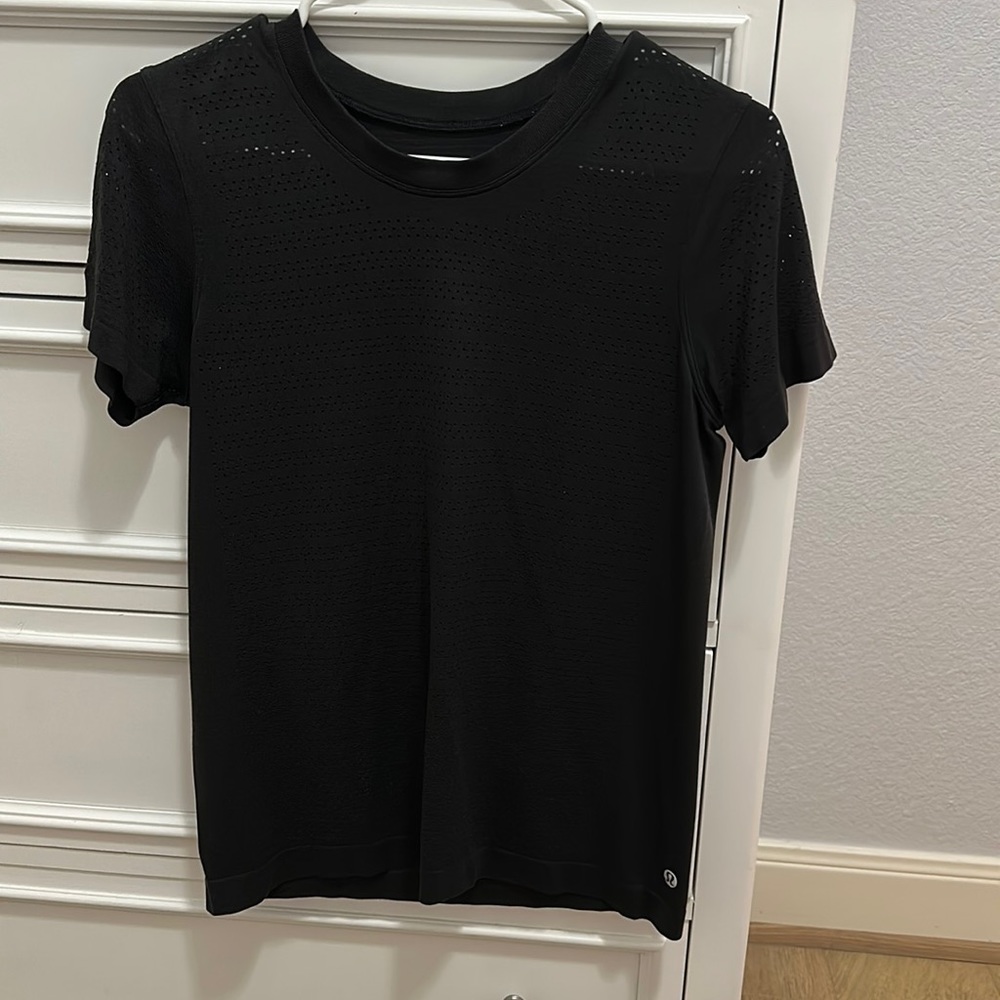 Lululemon black shirt size 4